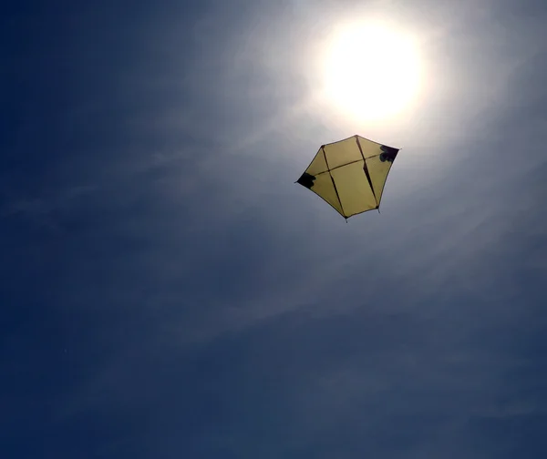 Cerf-volant à usage météorologique près du Soleil — Photo