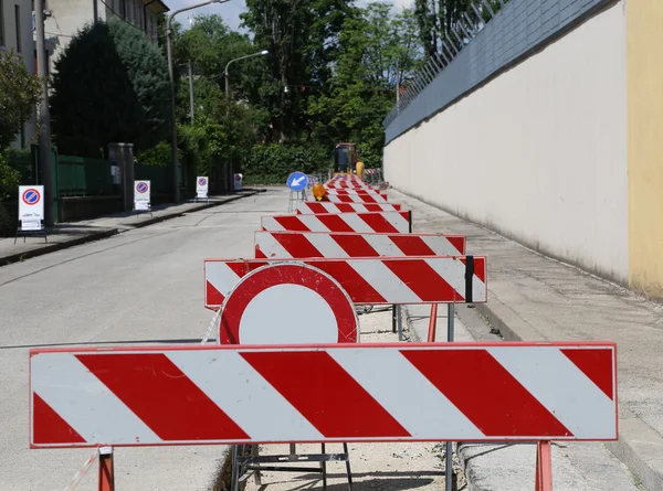 Erdaushub-Schutz auf der Straße — Stockfoto