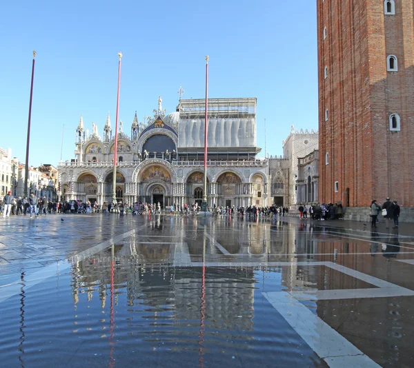 VENICE, VE, ITÁLIA - 31 de janeiro de 2015: Basílica de São Marcos duri — Fotografia de Stock