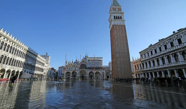 Benátky, Ve, Itálie - 31. ledna, 2015:Saint Marka baziliky a c — Stock fotografie