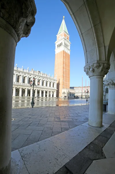 Hoge Campanile van San Marco in Venetië Italië — Stockfoto