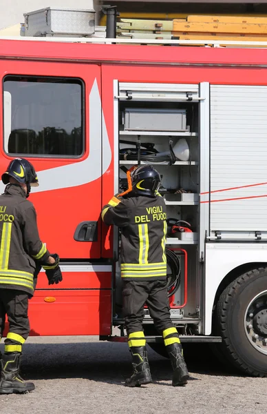 Italian firefighters during an emergency with  helmets — Stock Photo, Image