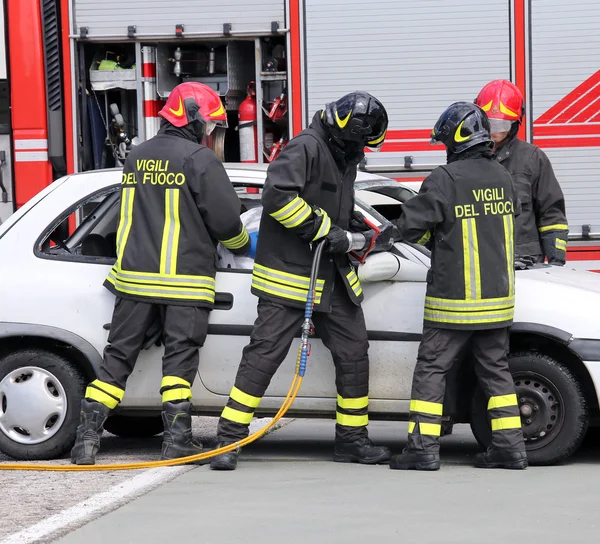 Brave firefighters relieve an injured after a road accident — Stock Photo, Image