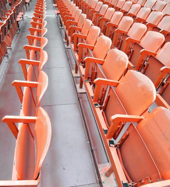 olaydan önce tribünlerde boş sandalye