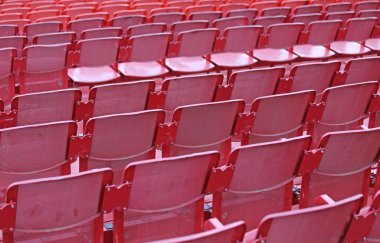 olaydan önce tribünlerde boş sandalye