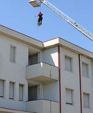 köknar binada iple aşağı uzman itfaiye eri