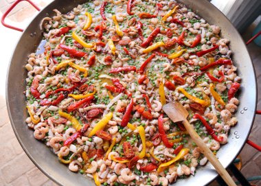 Paella kum midyeli pilav ile büyük pot