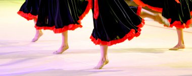 bacaklarını izlemelisiniz Flamenko performans sırasında