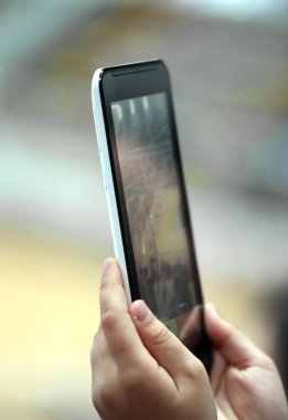 Çocuk akıllı telefon teknolojisi ile fotoğraf çekmek