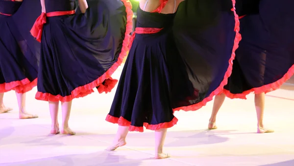 Bailarines durante la actuación del baile flamenco en España — Foto de Stock