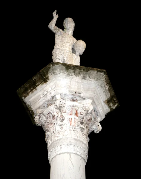 Ancient marble statue on the pedestal in Italy — Stock Photo, Image