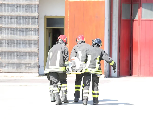 Italian firefighters in action carry a stretcher — Stock Photo, Image