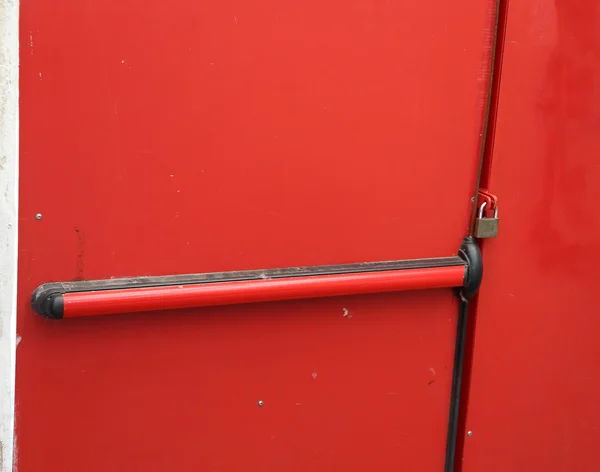 Drzwi bezpieczeństwa zamknięta kłódka — Zdjęcie stockowe