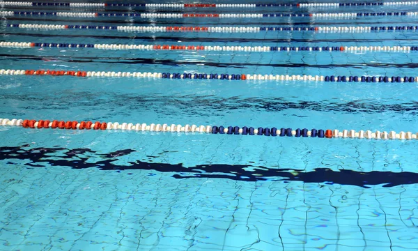 Bahnen für Schwimmbad-Indoor — Stockfoto