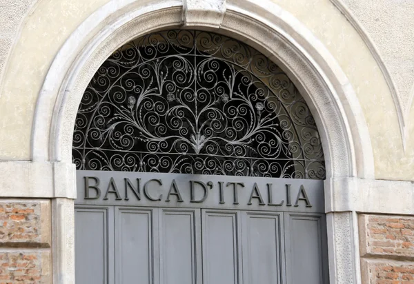 Schriftelijke Italië bank in de poort — Stockfoto