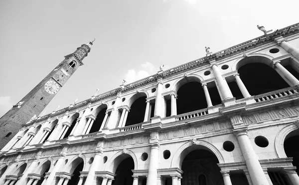 Fantastische witte Palladiaanse basiliek in Vicenza, Italië — Stockfoto