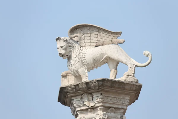 Umělecké bílé sochy lva v Itálii — Stock fotografie
