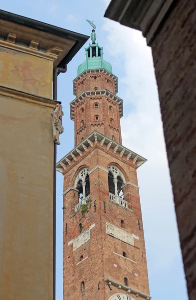 Часовая башня на главной площади в VICENZA — стоковое фото