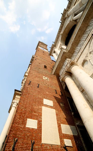 Πύργος του ρολογιού της Βασιλικής palladian στην πόλη Βιτσέντζα — Φωτογραφία Αρχείου