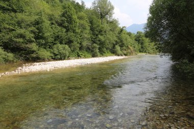 küçük ada kayalar dağ nehir