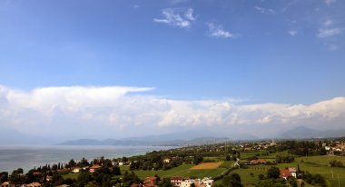 lake Garda İtalya ve bulutlar güzel manzara
