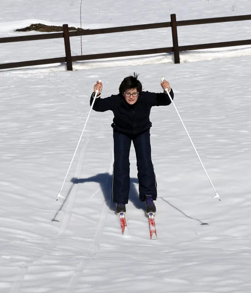 Young boy learns to ski cross-country in winter — Stock Photo, Image