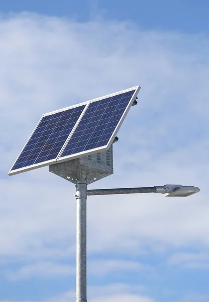 Solarenergie Straßenlaterne mit der letzten Generation der Photovoltaik c — Stockfoto