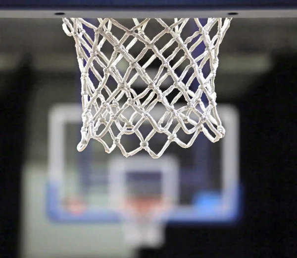 Detalhe da cesta no estádio de basquete antes da reunião — Fotografia de Stock