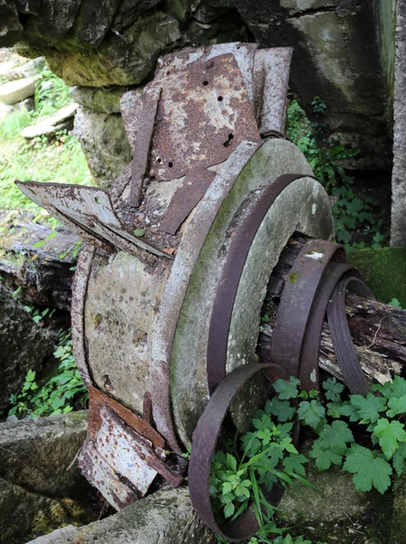 Abandoned old water mill to grind flour in farm — Stok fotoğraf