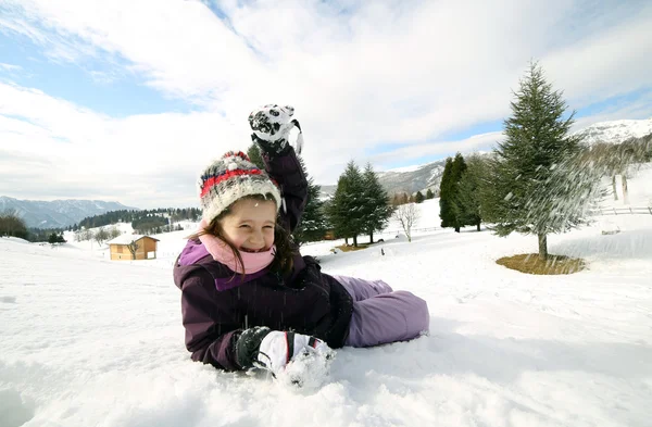 Young girl play with snow in the mountains in winter — 图库照片