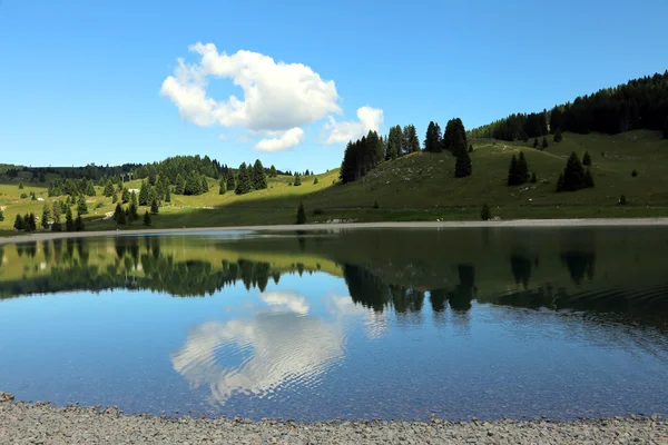 Little lake in the italian Alps — 图库照片