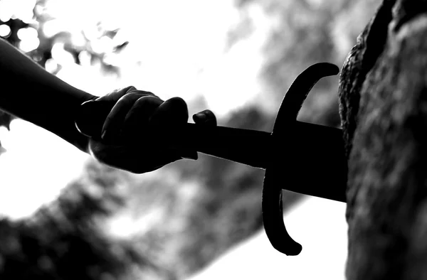 Excalibur a famosa espada na pedra do rei Arthur no fo — Fotografia de Stock