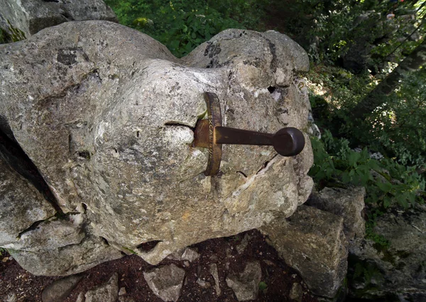 Excalibur het beroemde zwaard in de steen van koning arthur in de fo — Stockfoto