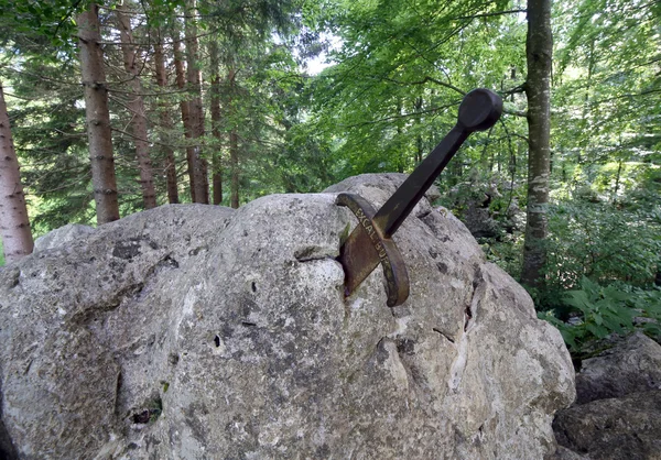 Excalibur the famous sword in the stone of king Arthur in the fo — Stock Photo, Image