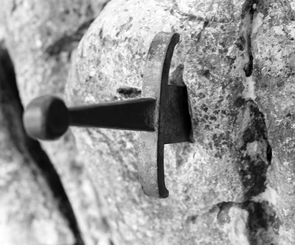 Excalibur the famous sword in the stone of king Arthur in the fo — Stock Photo, Image