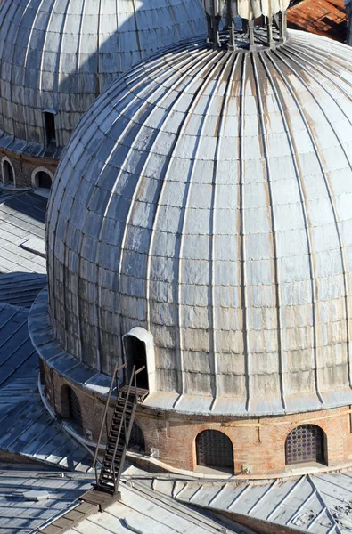 Great dome of the Cathedral of Sain tMark  in Venice — Stockfoto