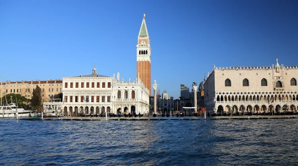 Campanario de San Marcos de Venecia y el Palacio Ducal —  Fotos de Stock