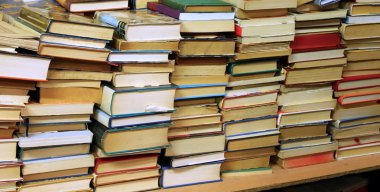 Satılık tüm edebi türlerden kitaplar