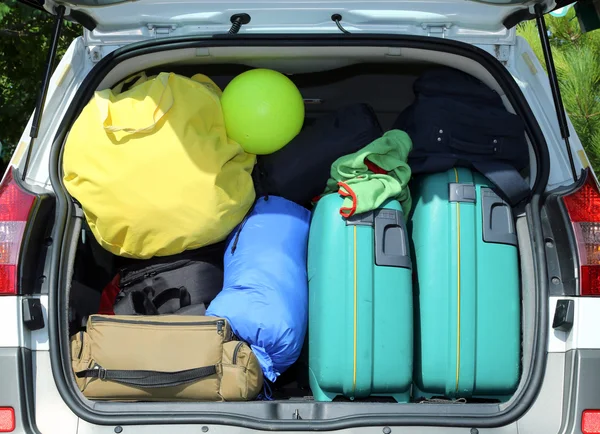 Luggage and suitcases when leaving for family summer holidays — Stock Photo, Image