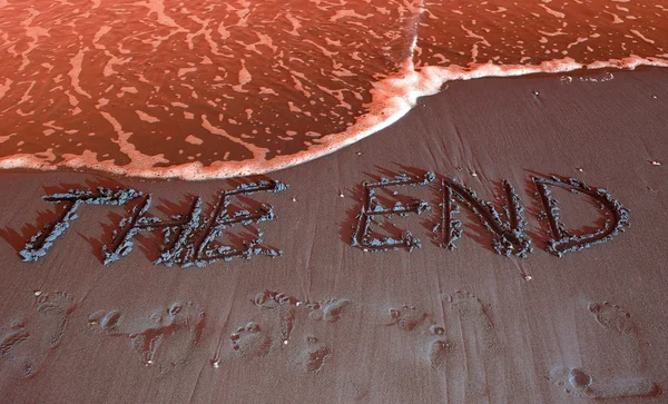 THE END written on the beach at sunset — Stock Photo, Image