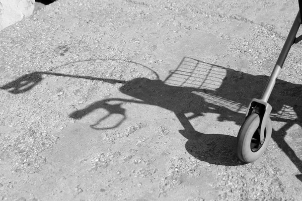 Σκιά του Walker για να βοηθήσει τα ηλικιωμένα άτομα να περπατήσει — Φωτογραφία Αρχείου