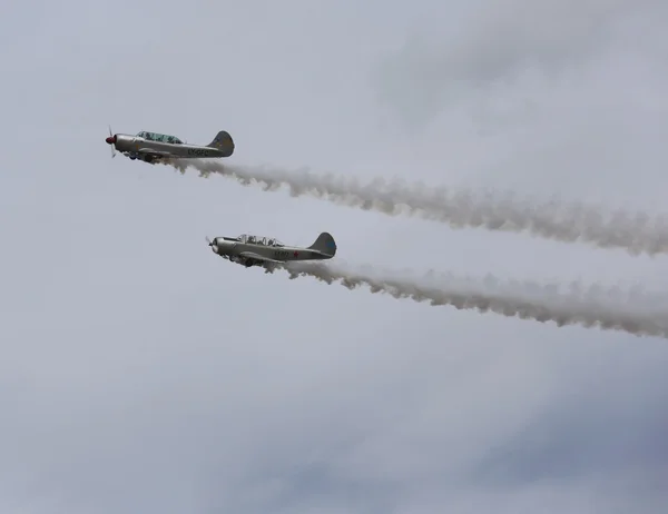 Thiene, Vicenza - Italy. 26th July, 2015:Two aircraft perform am — Stock Photo, Image