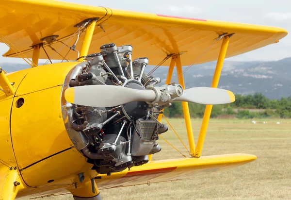 Detail des großen Propellers eines Flugzeugs — Stockfoto