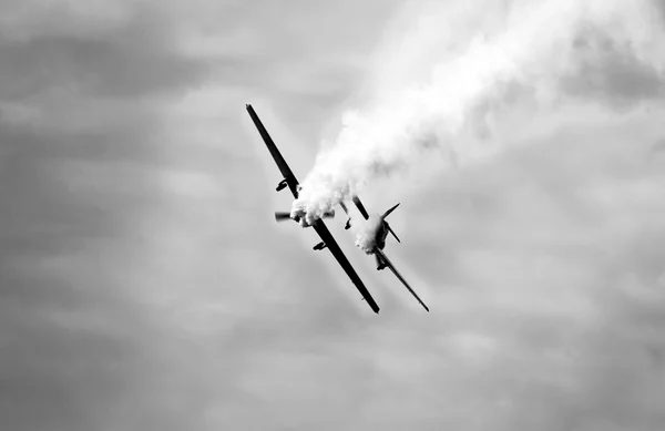 Avion avec fumée noire provenant du moteur — Photo