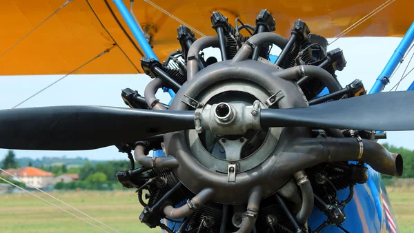 Detail of the big propeller of an airplane — Stock Photo, Image