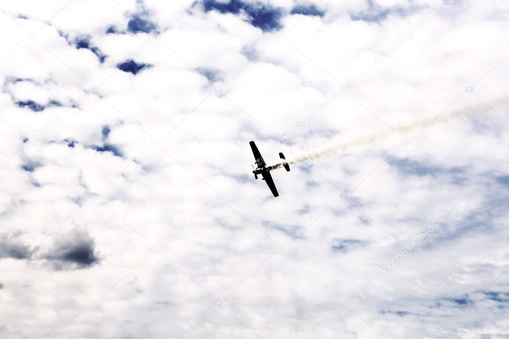 aircraft with dark smoke from the engine