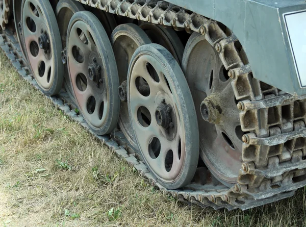 Militära tank spår under en kriga patrull — Stockfoto