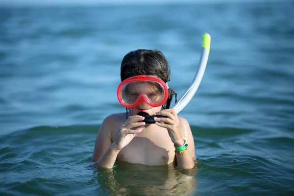 Malá Holčička Potápěčskou Maskou Šnorchl Moři — Stock fotografie