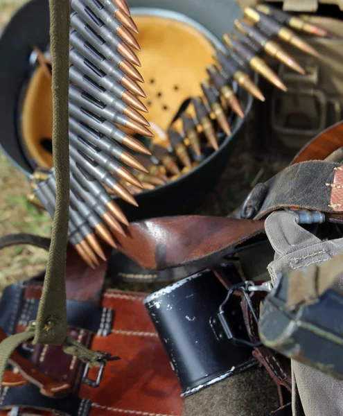 Helma uniformě s puškou v táboře armády během války exe — Stock fotografie