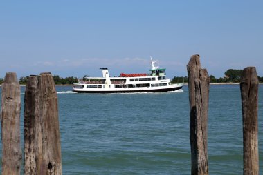 Venedik, Ve - İtalya. 14 Temmuz, 2015: Vaporetto adlı deniz otobüsü 